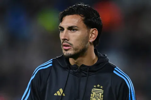 Ya se sabe: Rodrigo Battaglia le dejará su número a Leandro Paredes por su regreso a Boca