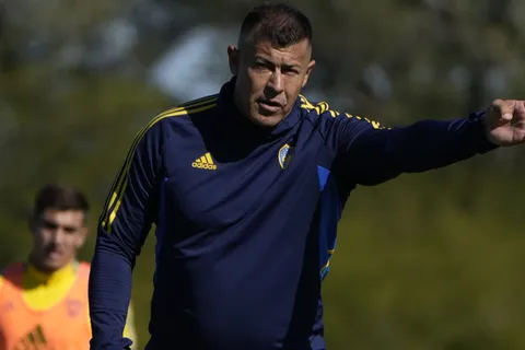 Revelaron cómo es el día a día de Almirón en el predio de Boca: "Lo definieron como..."