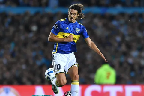 Cavani volvió a tuitear a las 3AM y los hinchas se volvieron locos: "Completamente bosterizado"