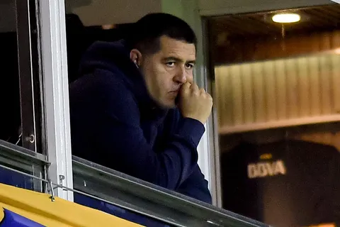 Riquelme lo buscó en 2024 y quería jugar en Boca porque es hincha, pero ahora vuelve al fútbol argentino en un rival