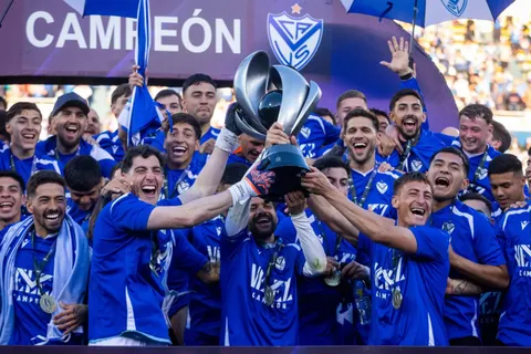 Guillermo Barros Schelotto elogió a Magallán tras salir campeón con Vélez: "Entiende todo"