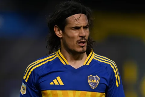 La enigmática historia de Edinson Cavani en plena madrugada: "Y llorar de nuevo..."