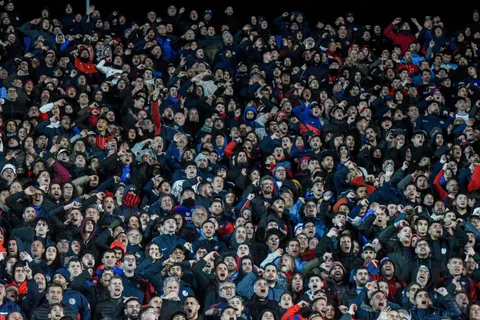 La foto de una hincha de San Lorenzo que indignó a todo Boca: "¿Más chico no tenés?"