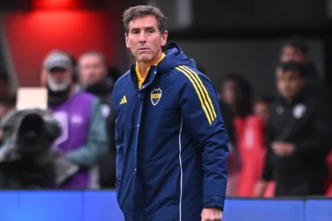 La nueva decisión de Claudio Úbeda con el plantel de Boca antes del partido ante Estudiantes