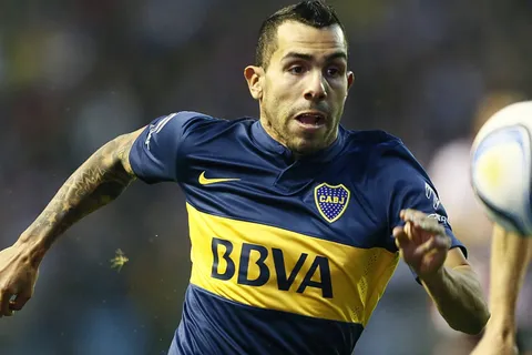 Jugó contra Boca, le pidió la camiseta a Tevez y se sorprendió con un pedido: "¿Esto va a querer?"
