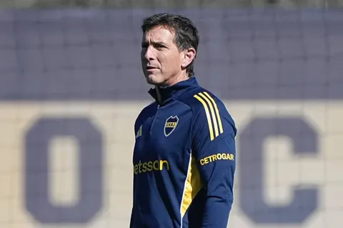 Sin Russo, Claudio Úbeda probó con una formación en la práctica de fútbol de Boca