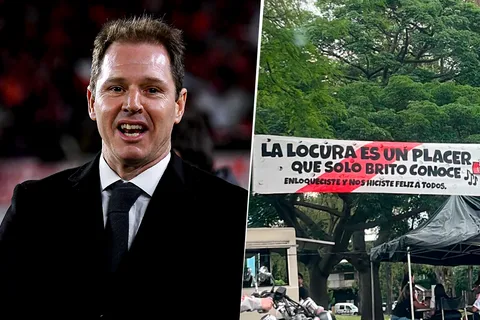 Los hinchas de Boca se burlaron de los de River por unos pasacalles a favor de Jorge Brito