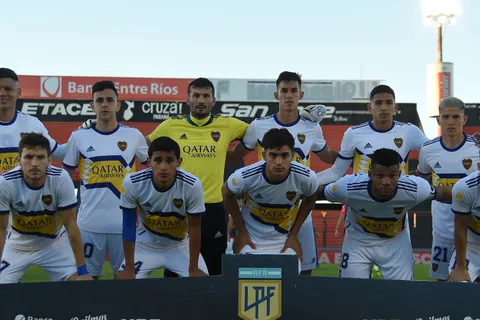 Russo lo hizo debutar en Primera y ahora está en Europa: su padre fue a despedirlo y a agradecerle
