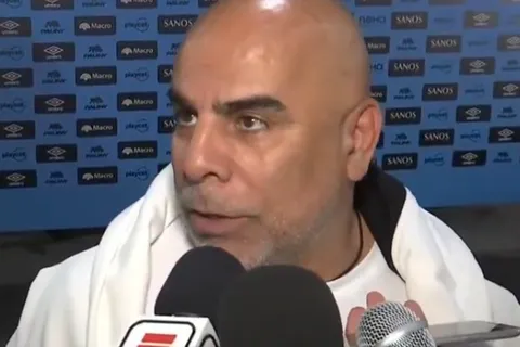 Chicho Serna bancó a Edinson Cavani tras Boca vs. Belgrano