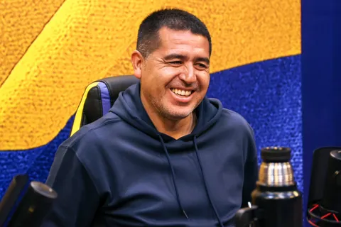 Sin Medina ni Pol, Riquelme intentará cerrar 2 compras para el mediocampo del Boca 2025