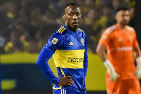 ¿Luis Advíncula se podría perder la serie con Independiente del Valle? Así está la situación del lateral de Boca
