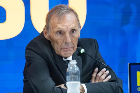 Russo sorprende: el equipo confirmado de Boca vs. Racing con la presencia de Edinson Cavani