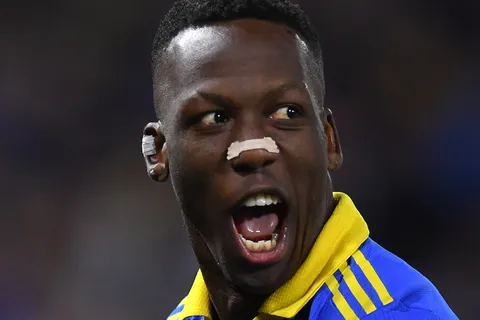 El abrazo entre Luis Advíncula y un ídolo de Boca: "Gusto en verte"