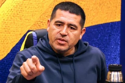 Riquelme sorprende: Boca quiere a Francisco Álvarez, defensor central de Argentinos Juniors