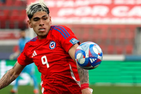 Polémica en Chile por la ausencia de Palacios en la selección: qué dijeron Almirón y Arturo Vidal