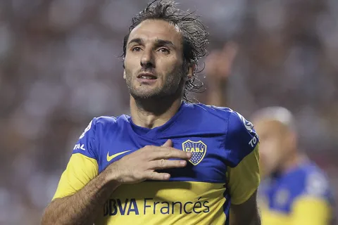 Anécdota imperdible: el día en que el Flaco Schiavi jugó un partido de Boca con sus "partes" quemadas