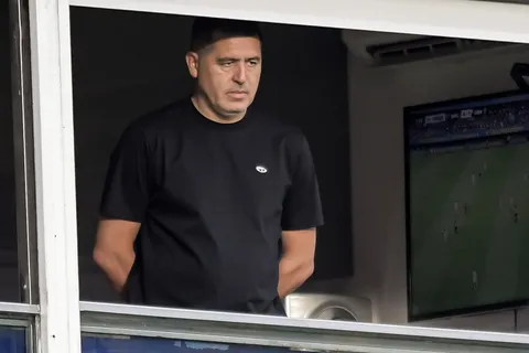 La reacción de Riquelme en la eliminación de Boca: dejó su palco y habló con el Chelo Delgado