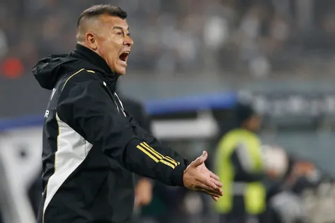 Jorge Almirón destacó a Carlos Palacios como la gran figura de Boca: "No le pesa la camiseta"