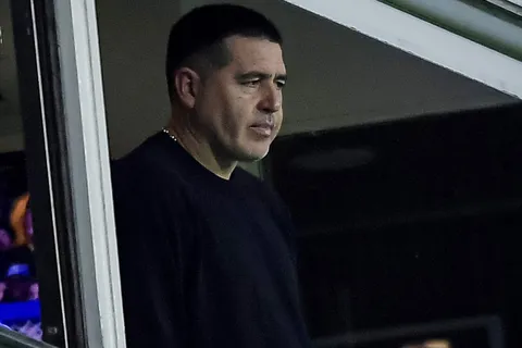 Riquelme quiso al Kily González para Boca como DT varias veces y ahora está sin trabajo