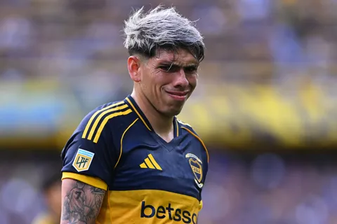 Carlos Palacios, a fondo: las críticas de los hinchas, cómo lo ayuda Riquelme y una deuda pendiente