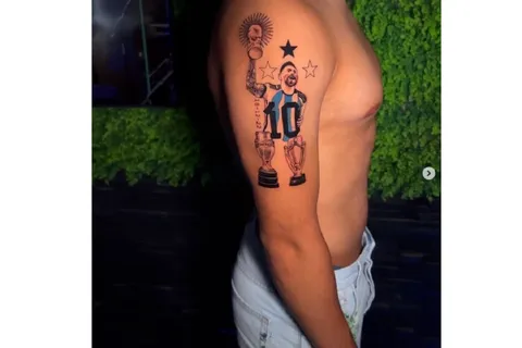 Muy fanático: un jugador de Boca se hizo un tatuaje gigante de Messi