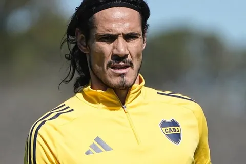 Edinson Cavani fue exigido: cómo está y el plan de Úbeda para el armado del equipo ante Belgrano