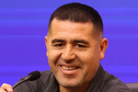 Juan Román Riquelme vuelve a la carga en Boca por Adonis Frías: "Lo llamaron"