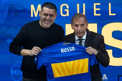 La postura de Juan Román Riquelme sobre la salud de Russo y su puesto como DT de Boca: "Le aclaró que..."