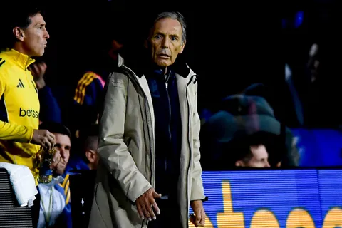 Miguel Russo no lo decidió: Alarcón y Velasco pelean por ser el primer cambio en Boca