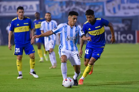 Tenía todo arreglado para irse, pero se cayó el pase: el juvenil de Boca que deberá resolver su futuro