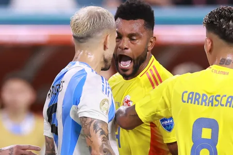 Leandro Paredes se cruzó con Borja y los hinchas de Boca recordaron el último Superclásico