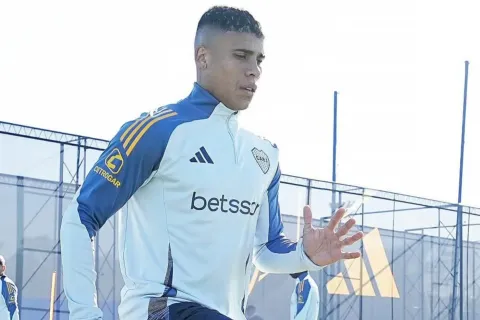 ¿Por qué Ayrton Costa perdió lugar en Boca? Los motivos de Gago para relegarlo