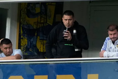 Cosas que solo le hacen a Boca: Riquelme preguntó por Ramón Sosa y le pidieron 20 millones