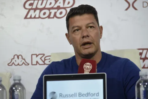 "Para nada": la respuesta de Battaglia sobre Boca en su presentación como DT de Huracán