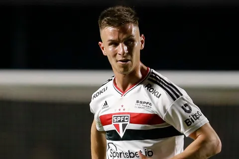 Boca quiere a Giuliano Galoppo, pero se metió River y hay otro interesado: qué club está más cerca de llevarse al volante