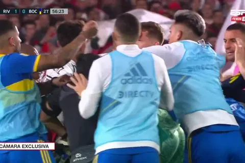 VIDEO | No se vio: la piña de Alan Varela a Enzo Díaz en el medio de los disturbios 