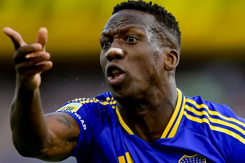 La postura de Boca ante los rumores de una posible salida de Luis Advíncula