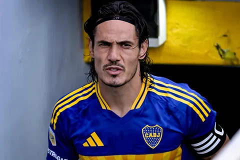 El tuit de Edinson Cavani a las 4 de la mañana que sorprendió a los hinchas de Boca