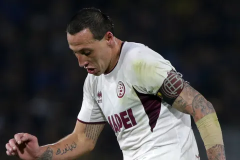 Cristian Lema se presentó en el entrenamiento de Lanús: el motivo