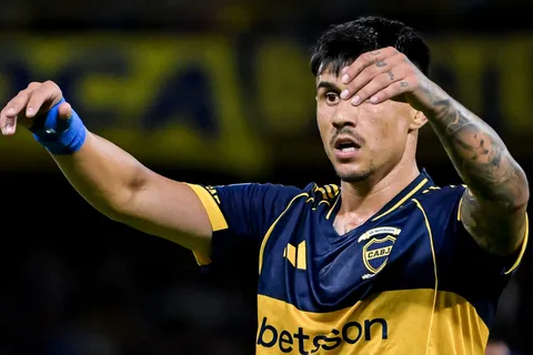 Adam Bareiro sintió una molestia en la práctica, pero aún así será titular ante Huracán