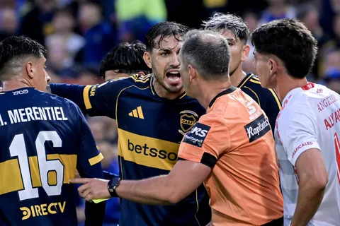 Leandro Paredes y su enojo con el árbitro de Boca-Argentinos: "Sos una vergüenza"