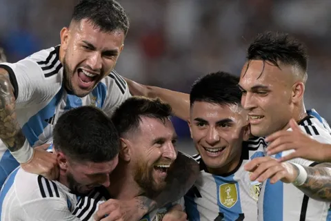 Un viejo deseo de Riquelme habló sobre la chance de ir a Boca: "Siempre hablo con Román..."
