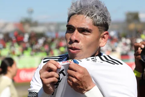 ¿Qué número de camiseta usaría Carlos Palacios en Boca?