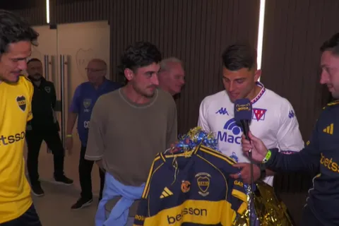 Emotivo encuentro: Nacho Russo recibió la camiseta de Miguel, con Cavani presente