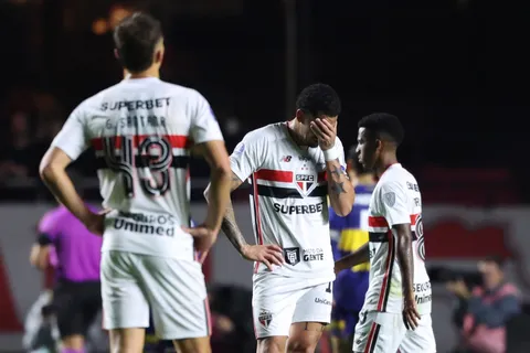 Los jugadores de San Pablo, desolados por la eliminación ante Boca de la Copa Sudamericana 2026.
