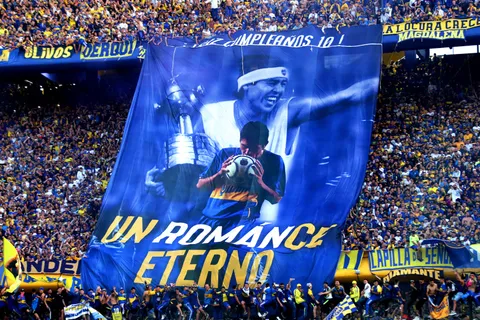 La nueva canción que se viralizó en redes para el homenaje a Riquelme: "Gracias Román"