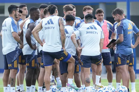 Tiene que remar: Gago bajó a Jabes Saralegui a la Reserva el jueves, pero este viernes lo reincoporó