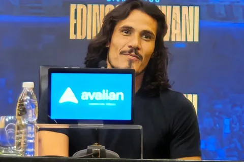Edinson Cavani en su conferencia de presentación en Boca.