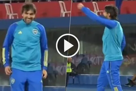 El festejo de Diego Martínez al gol de Cavani