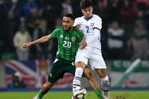 Lucas Blondel debutó en Suiza: los carteles con los que fue recibido en el estadio
